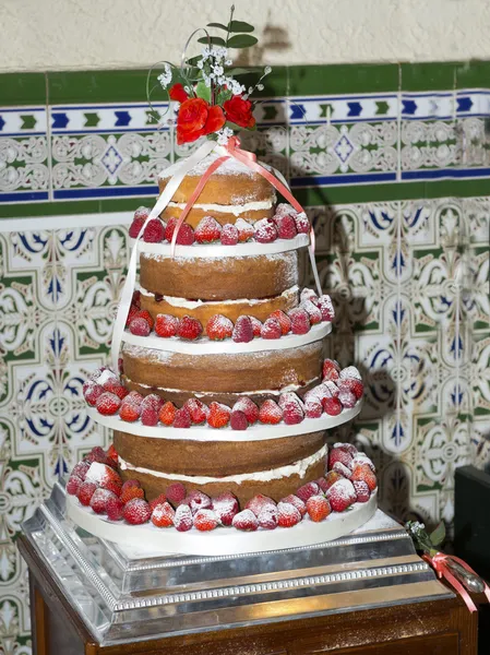 Tarta de boda de fresa —  Fotos de Stock