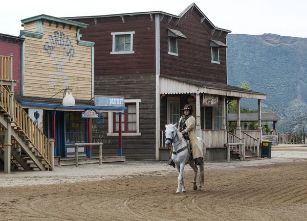 Cowboy zijn paard rijden — Stockfoto