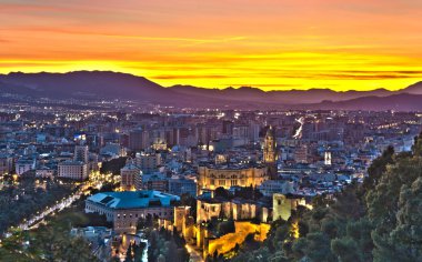 HDR görünümü üzerinde gece Malaga şehir