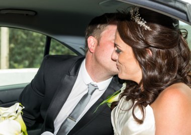 Gelin ve damat weding arabada