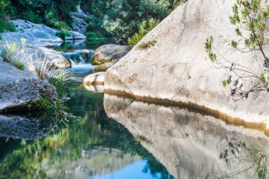 Pau clar yaylar ve şelale