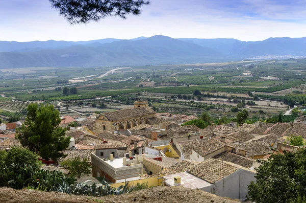 Переглянути Північно від montesa замку — стокове фото