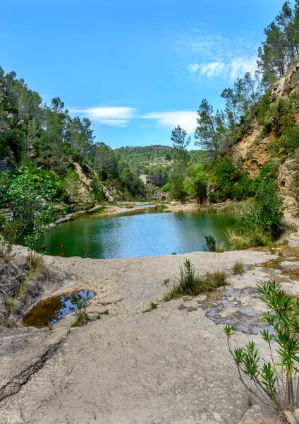 Los charcos rzekę i wodospad — Zdjęcie stockowe