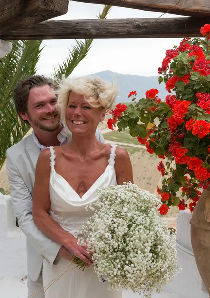 Braut und Bräutigam am Hochzeitstag — Stockfoto