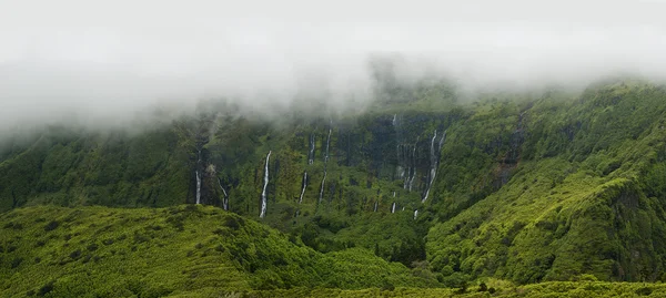 Zataženo hory z nacores ostrovů flores — Stock fotografie