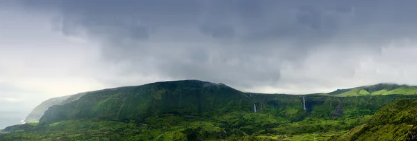 Montañas nubladas de flores acores islas —  Fotos de Stock