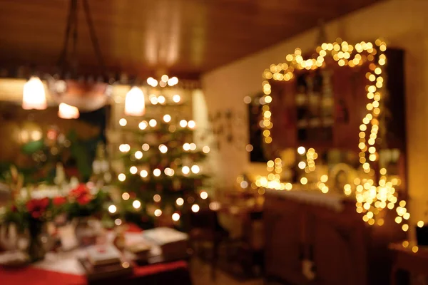 圣诞期间模糊的广角客厅场景 — 图库照片