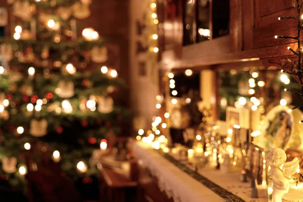 Luces Navidad Borrosas Decoración Con Árbol Navidad Ángeles Candelabros Adornos — Foto de Stock