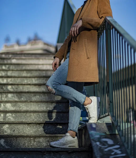 意大利米兰 2017年2月25日 年轻男子在街上穿着一双Nike Air Max — 图库照片