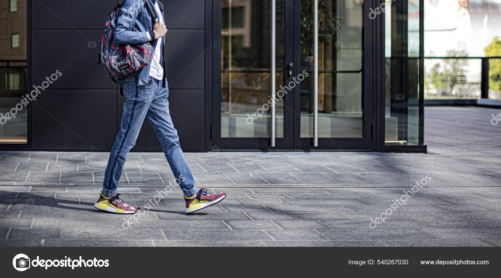 Milán Italia Julio Niño Vistiendo Pharrell Williams Human Race — Foto editorial de stock © Albo73 #540267030