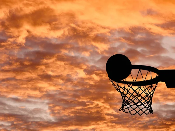 Ball Going Basket Silhouette Sunset Background — Zdjęcie stockowe