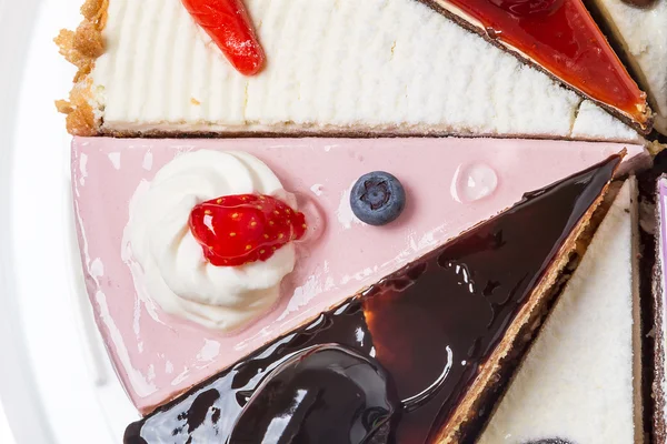 Piece of cake - blueberries and strawberries — Stock Photo, Image