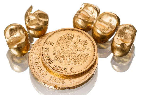 Gold dental crowns and old coin — Stock Photo, Image