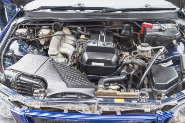 eski güçlü araba motoru