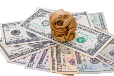 Netsuke sıçan ve ABD dolarları