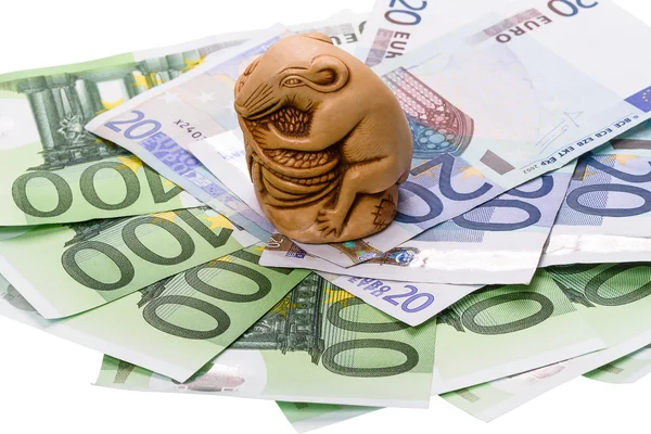 Rato Netsuke e euro — Fotografia de Stock