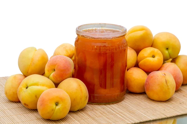 Fresh apricots and jam — Stock Photo, Image