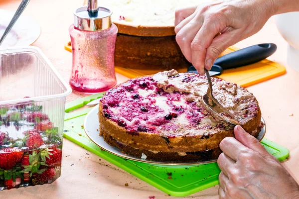 Kochen hausgemachter Obstkuchen — Stockfoto