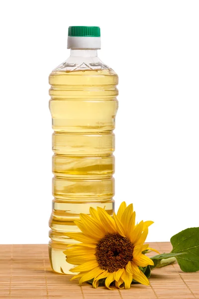 Botella de plástico con aceite de girasol — Foto de Stock