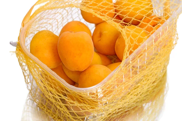 Packaging apricots — Stock Photo, Image