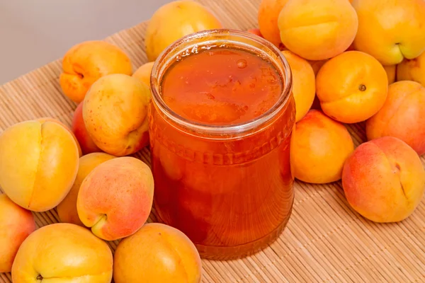 Fresh apricots and confiture — Stock Photo, Image