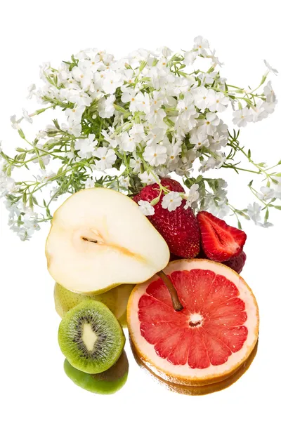 Bodegón con frutas y flores — Foto de Stock