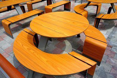 masa ve sandalyeler açık kafe