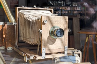 antika ahşap kamera