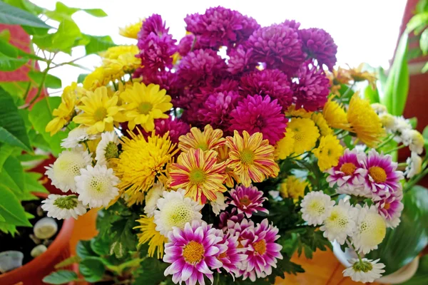 Grande buquê de flores bonitas — Fotografia de Stock