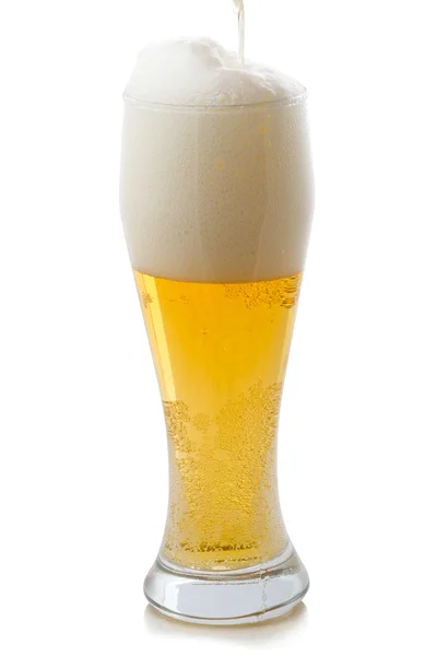 Pour a full glass of beer — Stock Photo, Image