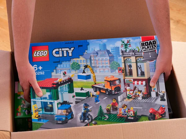 Tambov Russian Federation December 2021 Person Picking Lego City Town — Fotografie, imagine de stoc