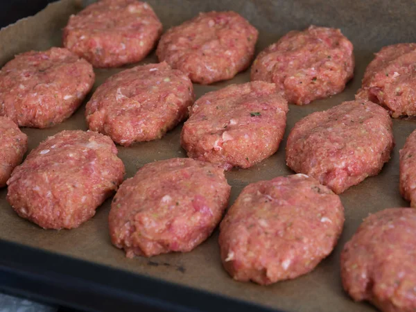 Rauwe Vleeskoteletten Een Backing Tray Zijn Klaar Gekookt Worden — Stockfoto