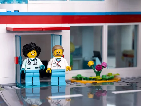 Tambov Federação Russa Fevereiro 2022 Duas Minifiguras Médicas Lego Entrada — Fotografia de Stock