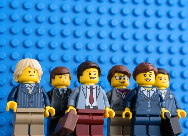 Tambov Federacja Rosyjska Lipca 2021 Sześciu Biznesmenów Lego Minifigurki Stojące — Zdjęcie stockowe