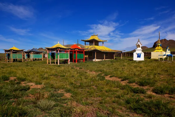 Um templo budista abandonado no norte da Mongólia . — Fotografia de Stock