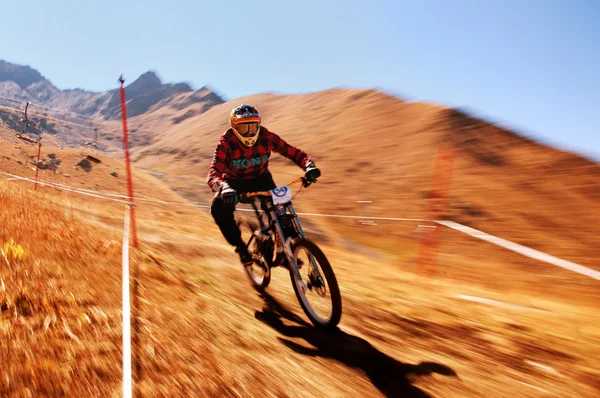 Autumn extreme mountain bike competition — Stock Photo, Image