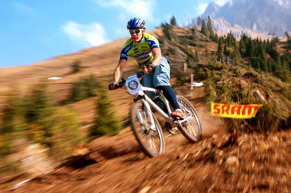 Autumn extreme mountain bike competition — Stock Photo, Image