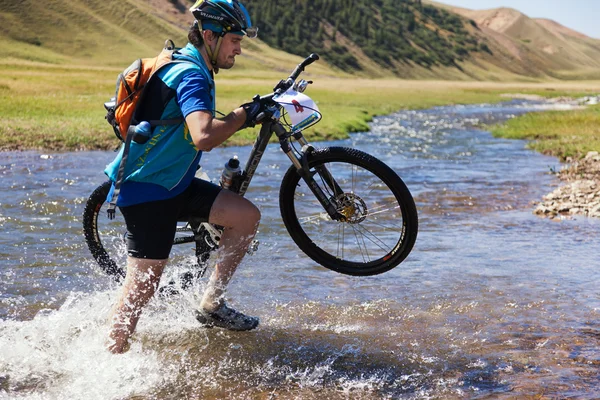 Aventura bicicleta de montaña competencia —  Fotos de Stock