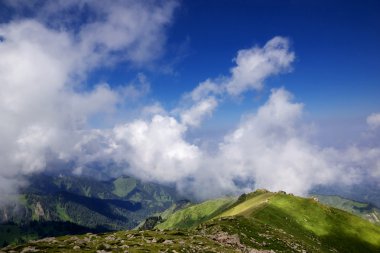 Yaz tien shan dağlar