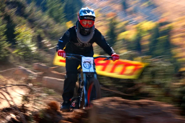 Outono competição extrema de mountain bike — Fotografia de Stock