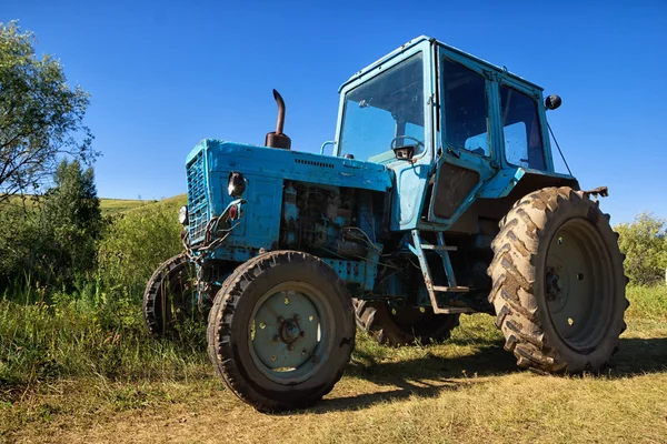 Landbrugstraktor på hjul - Stock-foto