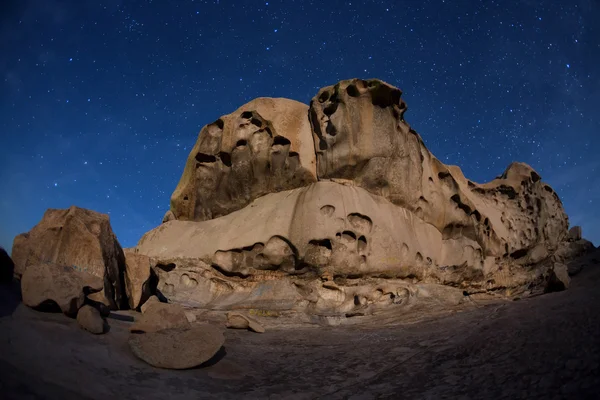 Notte nelle montagne del deserto — Foto Stock