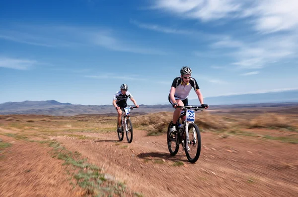 Aventura bicicleta de montaña maratón a campo traviesa — Foto de Stock