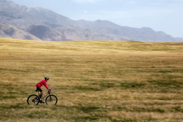 Aventura bicicleta de montaña maratón a campo traviesa —  Fotos de Stock