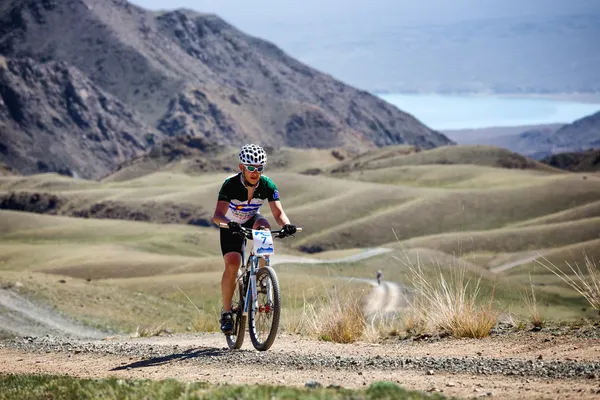 Aventura bicicleta de montaña maratón a campo traviesa — Foto de Stock