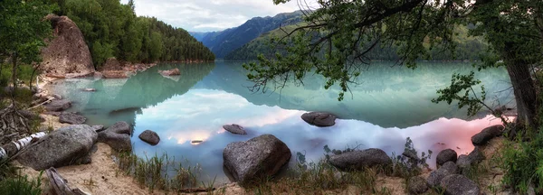 Панорама озера Жасылколь на закате — стоковое фото