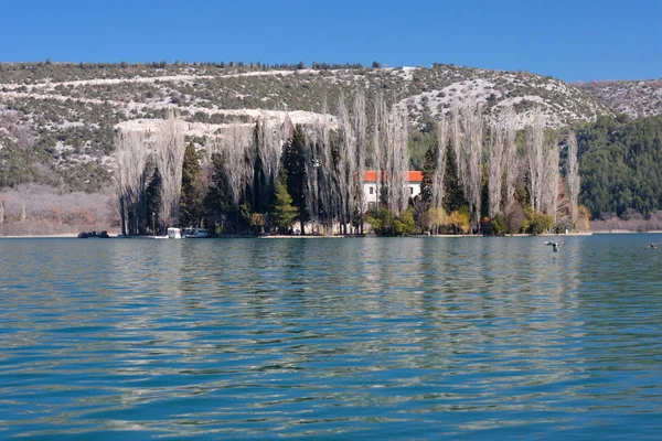 Pulau Visovac di danau Visovac — Stok Foto