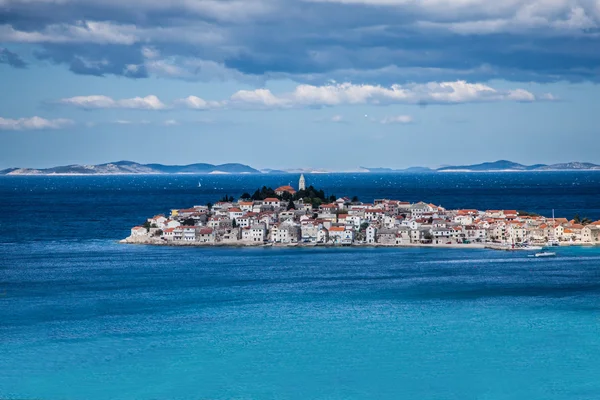 Primosten, Hırvatistan'daki ünlü turizm hedef — Stok fotoğraf