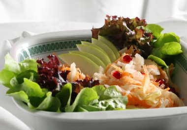 Taze sebze salatası.