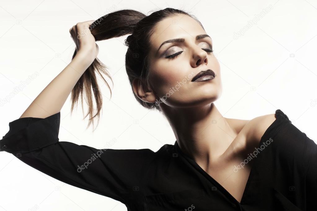 Beauté Femme Visage Avec Queue De Cheval Brune Brun